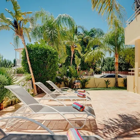 Helena أيا نابا