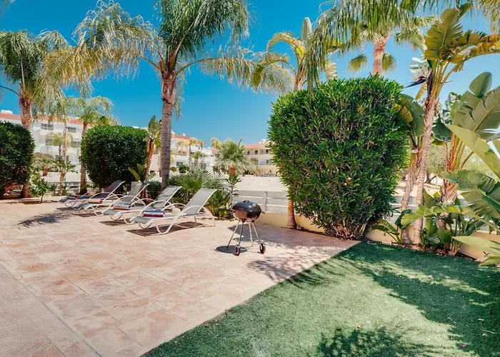 Helena Apartament Ajia Napa